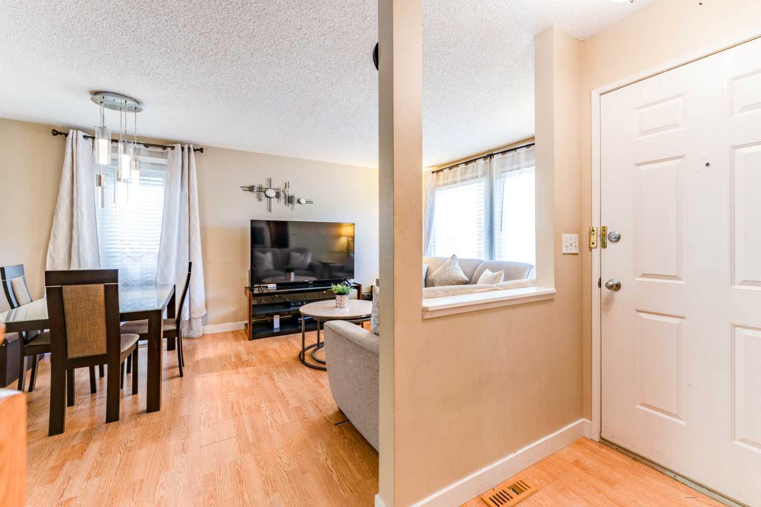 144 Midbend Place SE