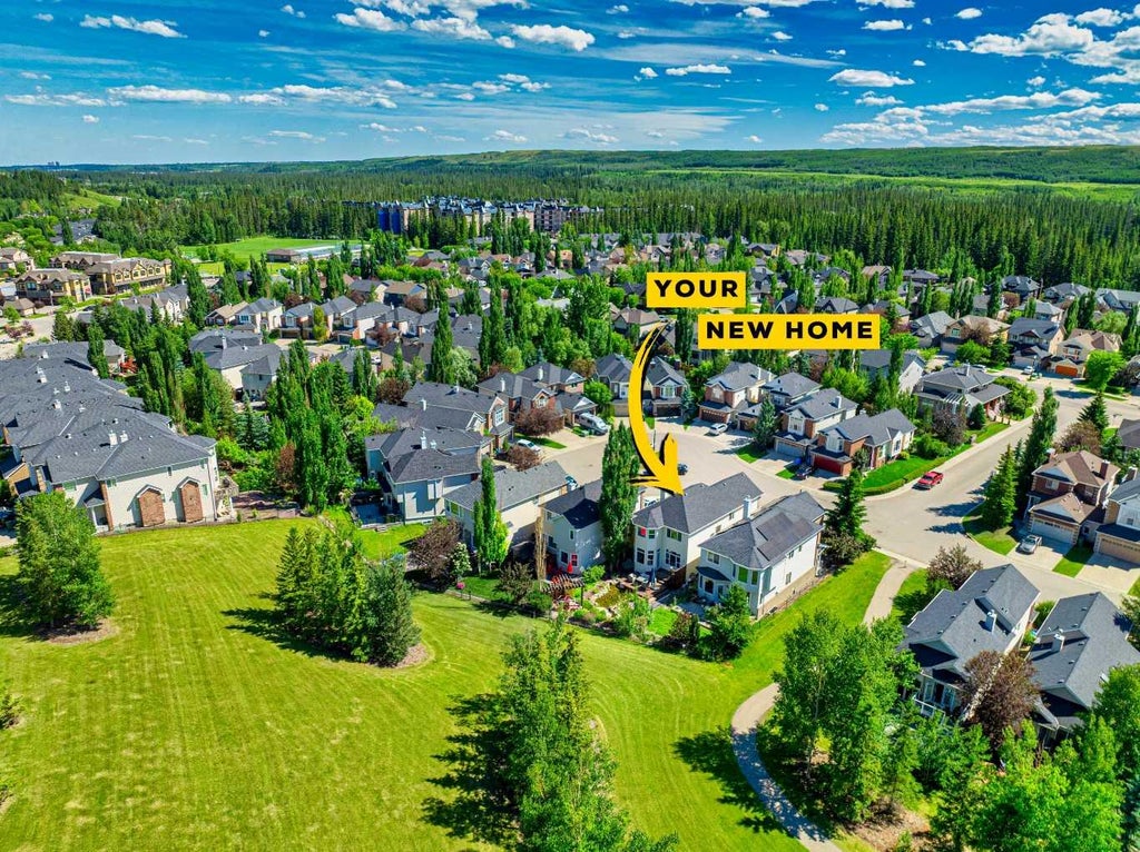 Photo of 30 Discovery Ridge Gardens SW, Calgary, AB T3H 5L6 (MLS # A2341363)