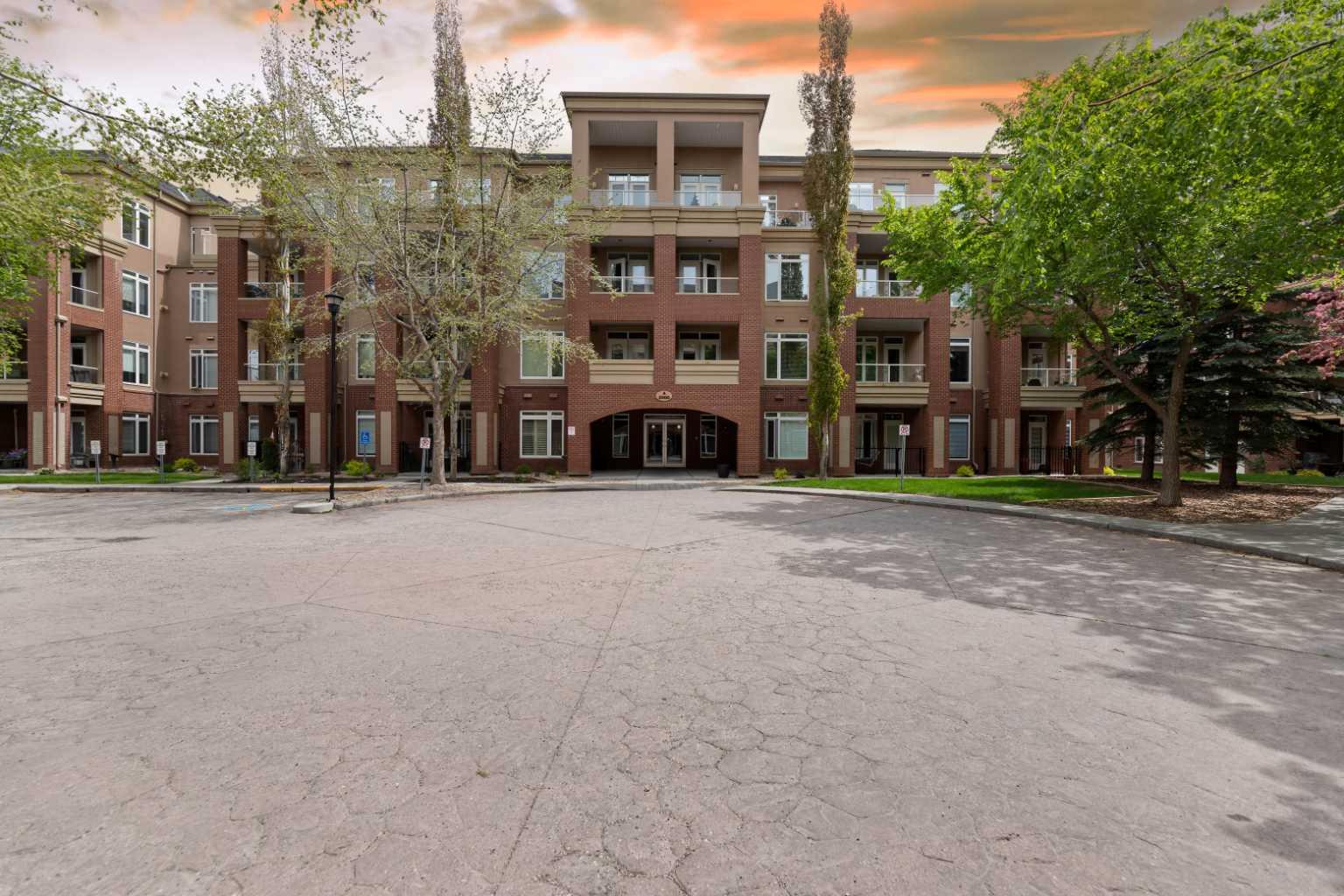 24 Hemlock Crescent SW 2108