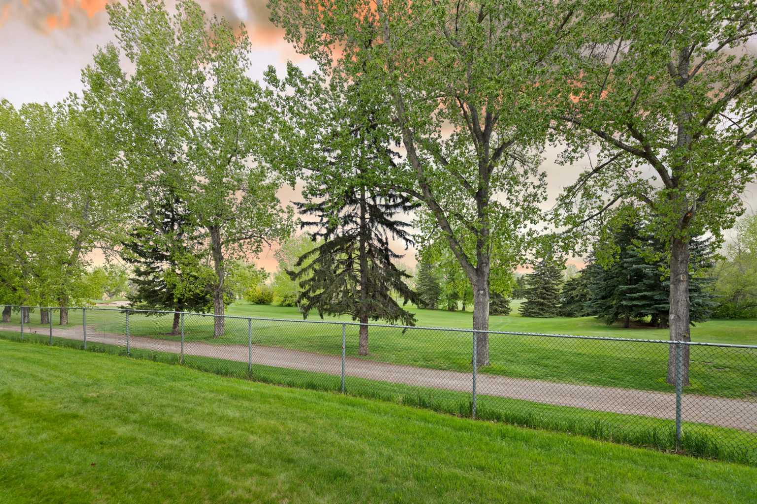 24 Hemlock Crescent SW 2108