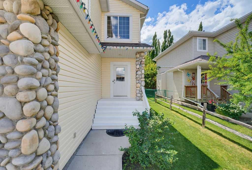 Photo of 11 Bow Ridge Link, Cochrane, AB T4C 1V7 (MLS # A2326408)