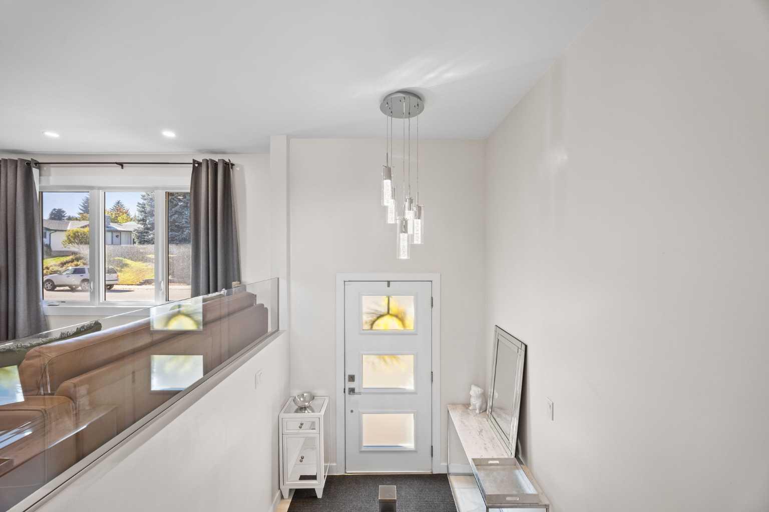 827 Canaveral Crescent SW