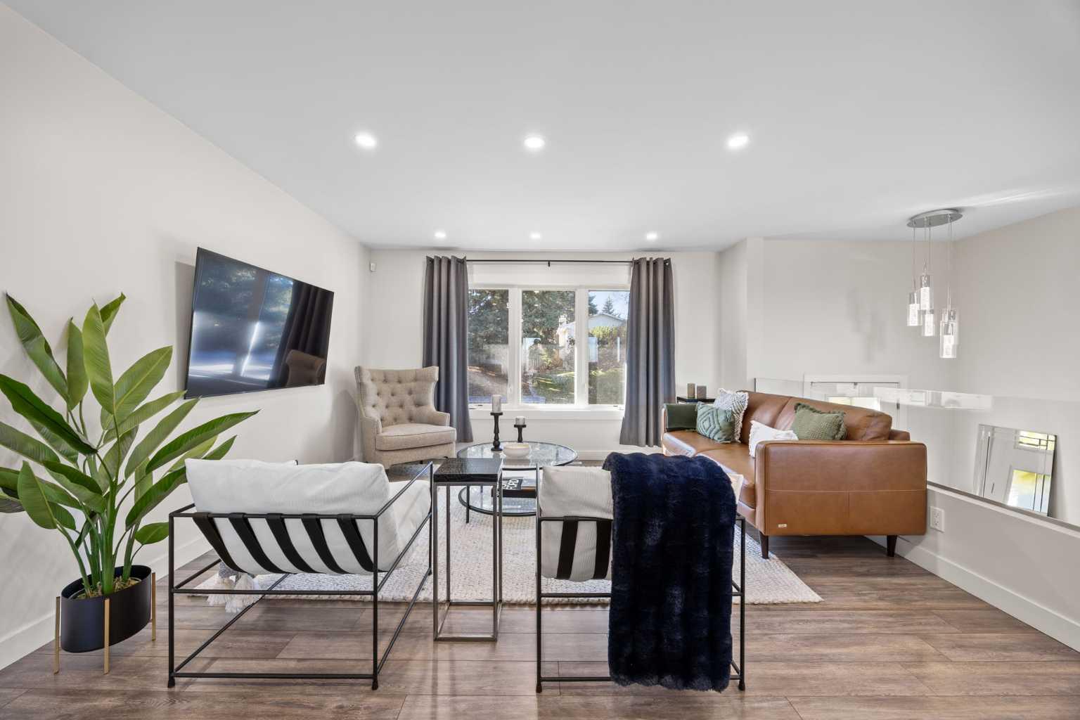 827 Canaveral Crescent SW