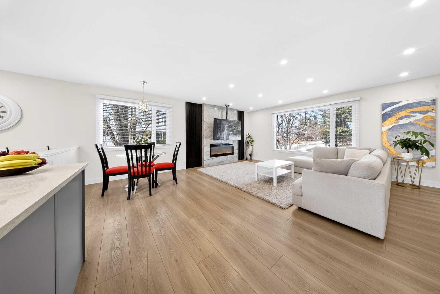 5219 Valiant Drive NW