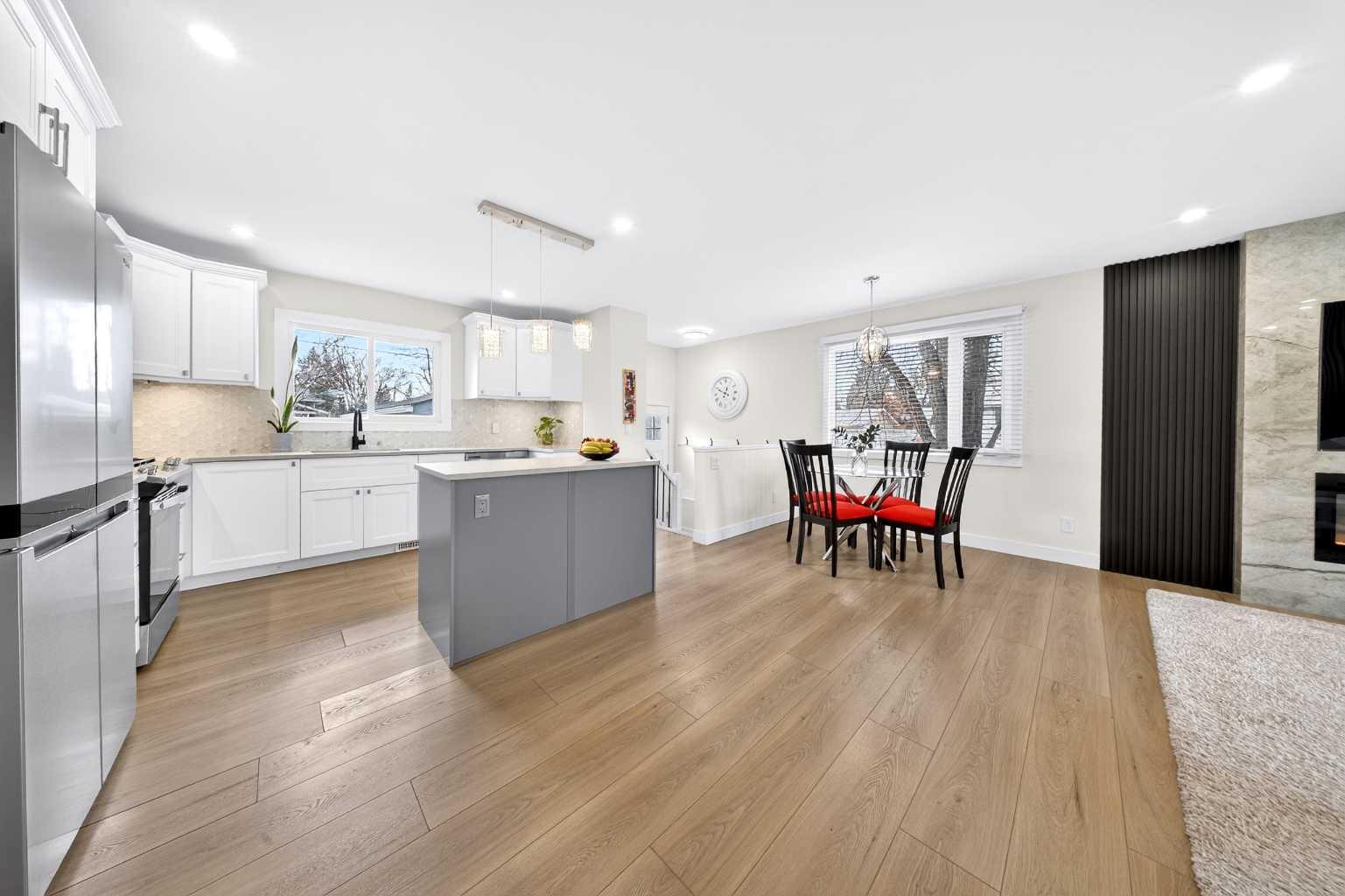 5219 Valiant Drive NW