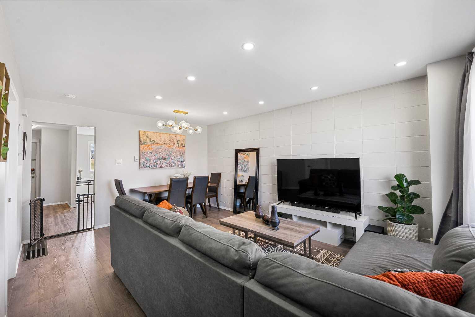 2211 19 Street NE 389