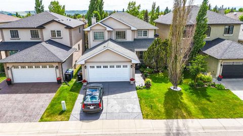 Photo of 148 Scenic View Close NW, Calgary, AB T3L 1Z4 (MLS # A2300501)