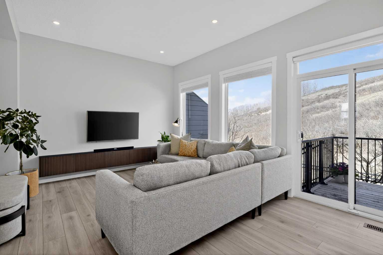 228 Cranbrook Square SE