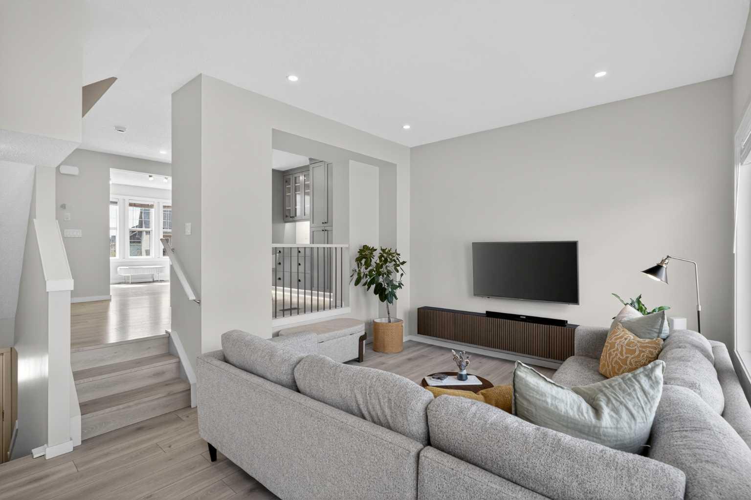 228 Cranbrook Square SE