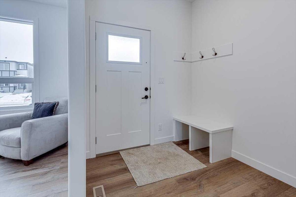 Photo of 69 Inglis Crescent, Sylvan Lake, AB T4S 0W6 (MLS # A2353981)