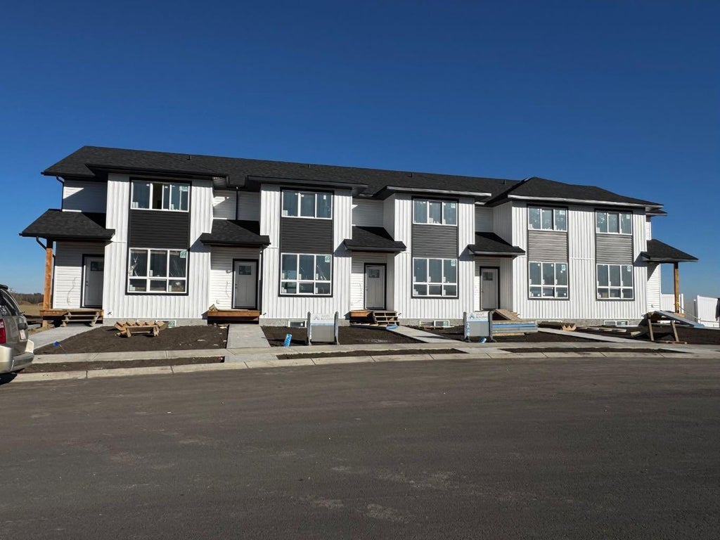 Photo of 69 Inglis Crescent, Sylvan Lake, AB T4S 0W6 (MLS # A2353981)