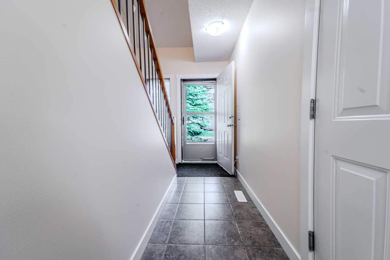 310 COUNTRY VILLAGE Cape NE