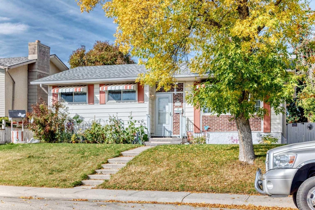 Photo of 165 Marbrooke Circle NE, Calgary, AB T2A 2W4 (MLS # A2347281)