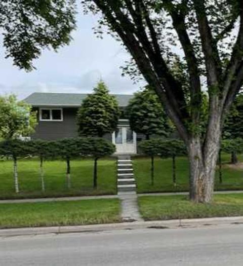 Photo of 4928 40 Avenue NW, Calgary, AB T3A 0X2 (MLS # A2307438)