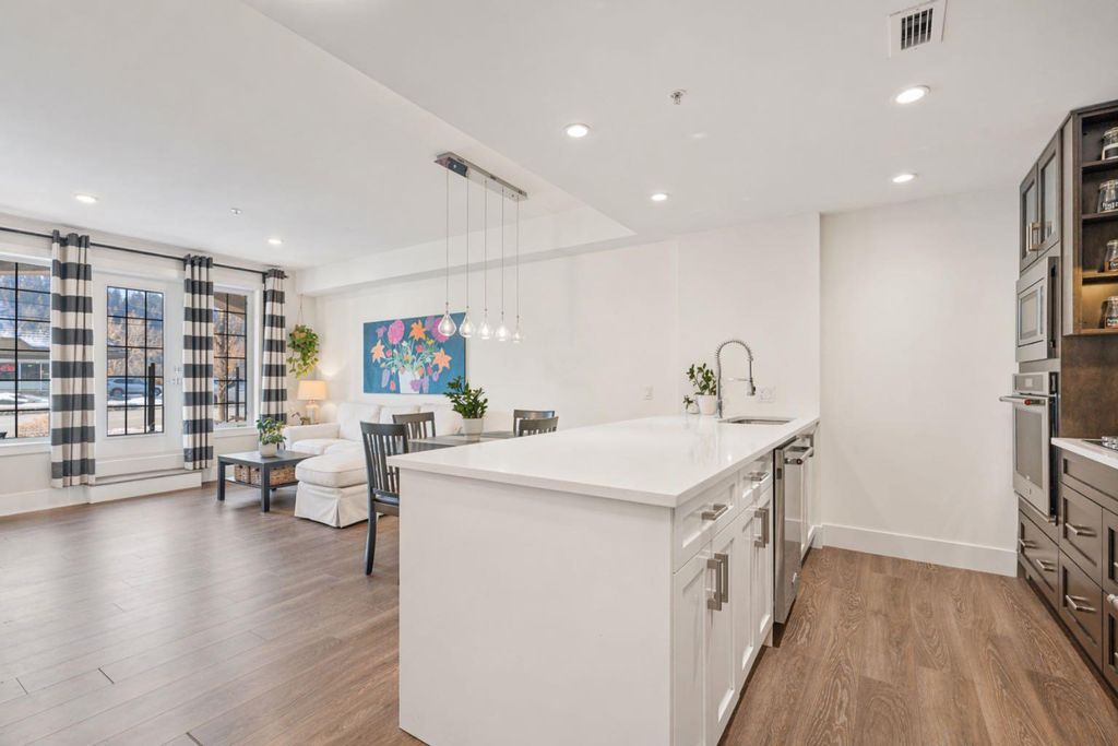 Photo of 3320 3 Avenue NW #101, Calgary, AB T2N 0L9 (MLS # A2306738)