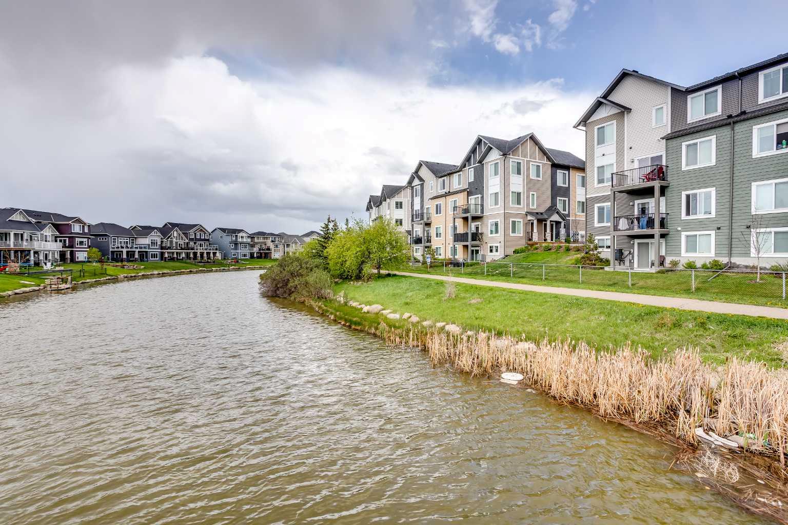 390 Canals Crossing SW