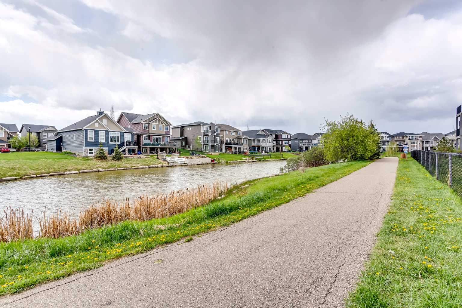 390 Canals Crossing SW
