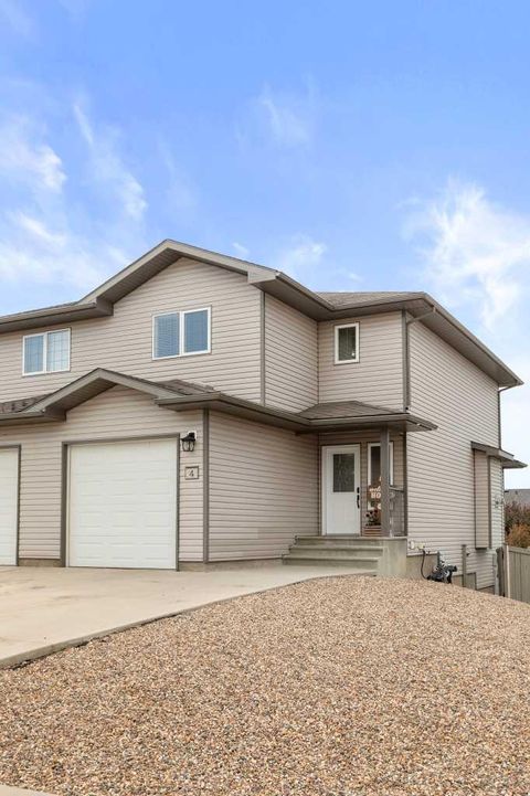Photo of 4 Sunwood Place SW, Medicine Hat, AB T1B 4Y5 (MLS # A2319046)