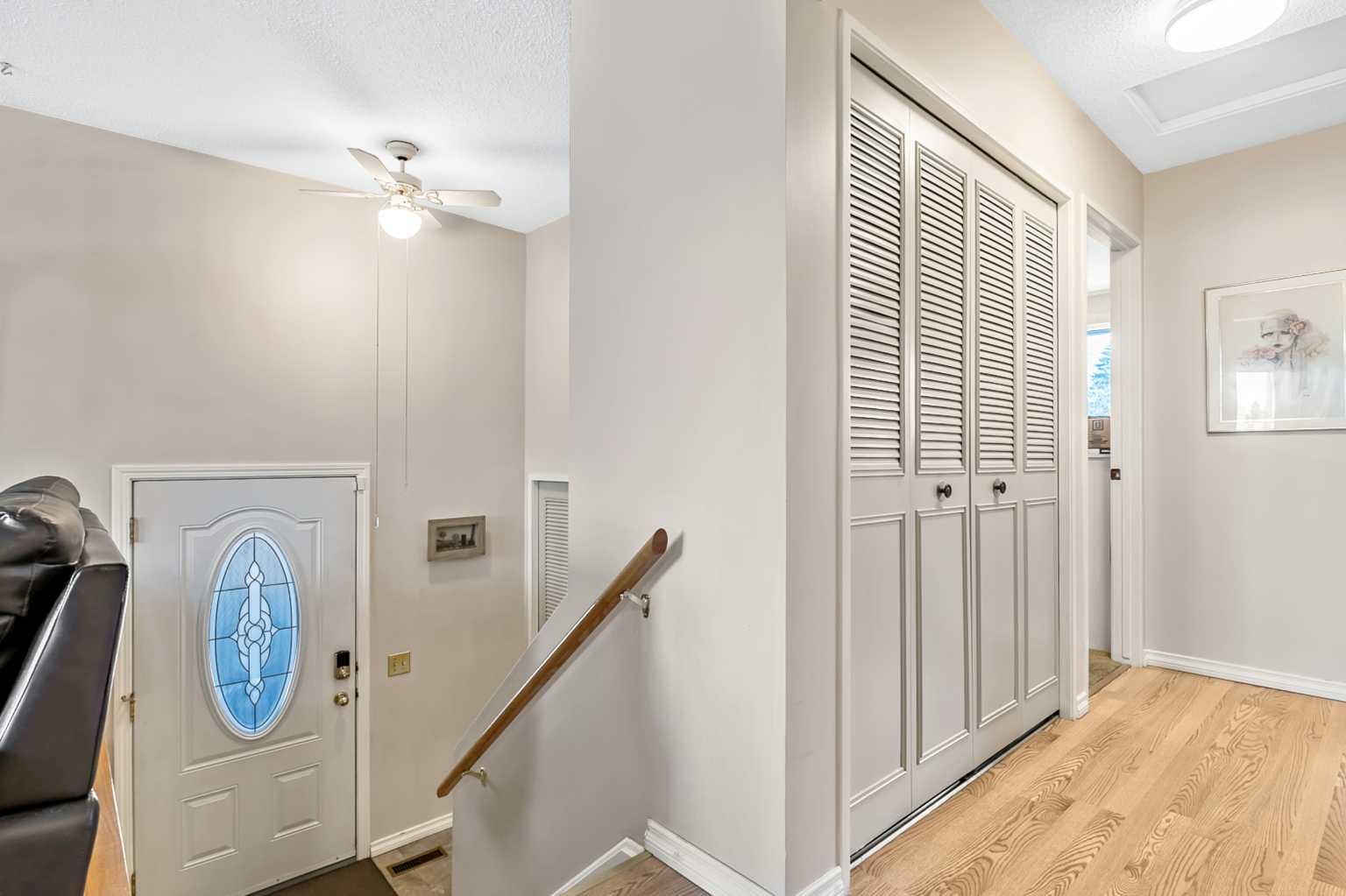 323 Woodvale Crescent SW