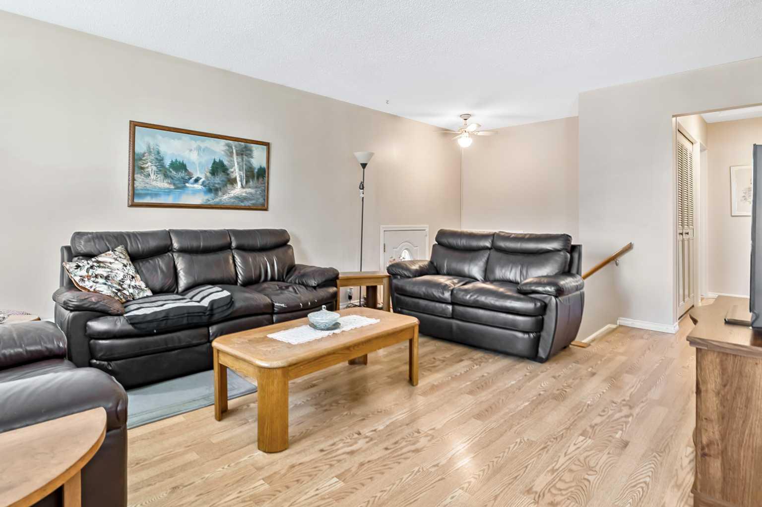 323 Woodvale Crescent SW