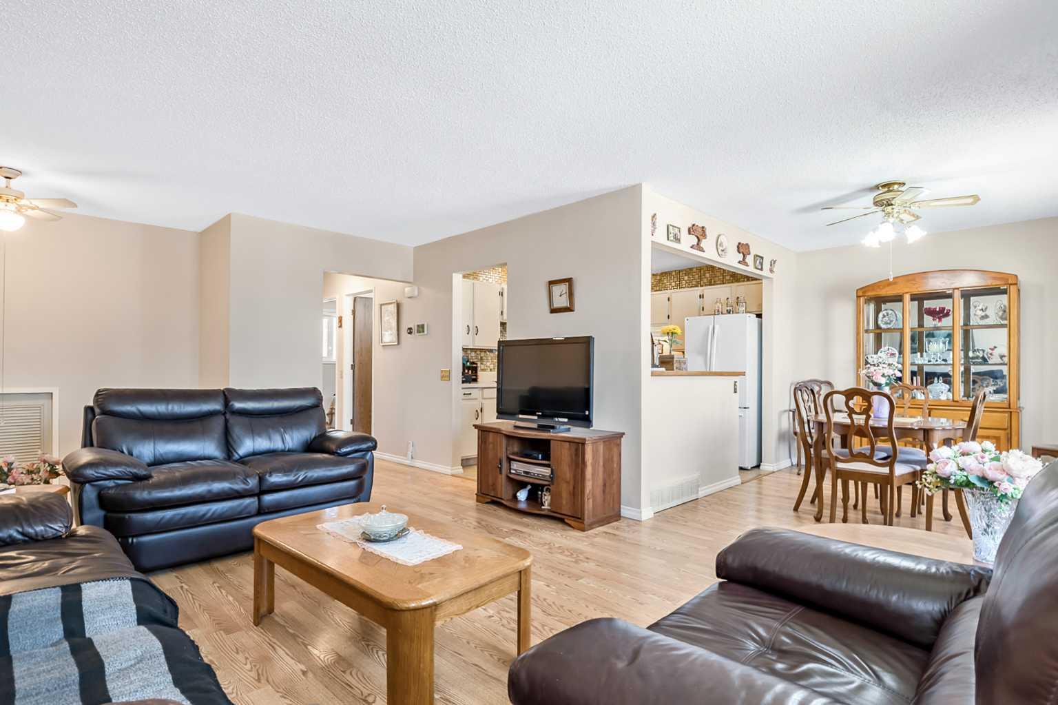 323 Woodvale Crescent SW