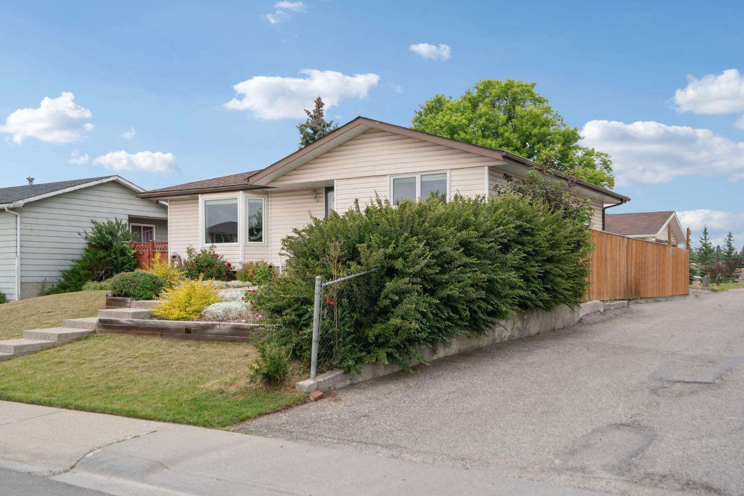 1808 111 Avenue SW
