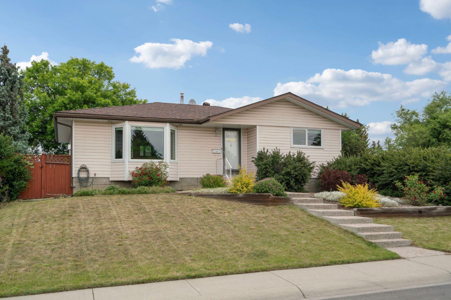 1808 111 Avenue SW