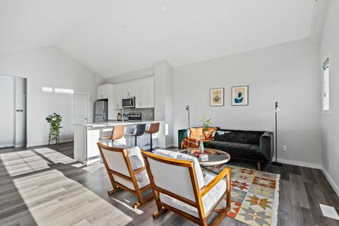 Photo of 71 Lucas Street NW #9, Calgary, AB T3P 1S3 (MLS # A2305210)