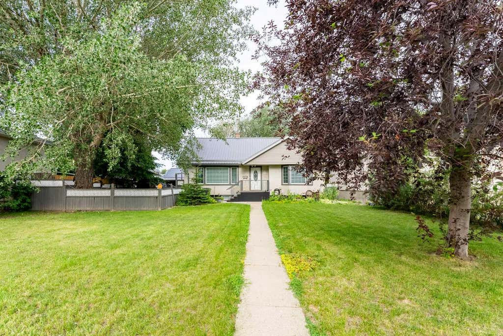 Photo of 2010 20 Street, Coaldale, AB T1M 1E7 (MLS # A2330044)