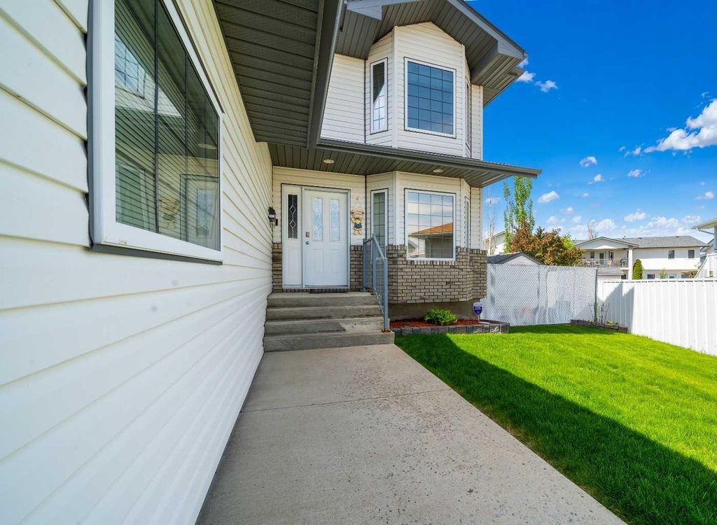 Photo of 79 Henderson Court NE, Medicine Hat, AB T1C 1Y9 (MLS # A2314754)