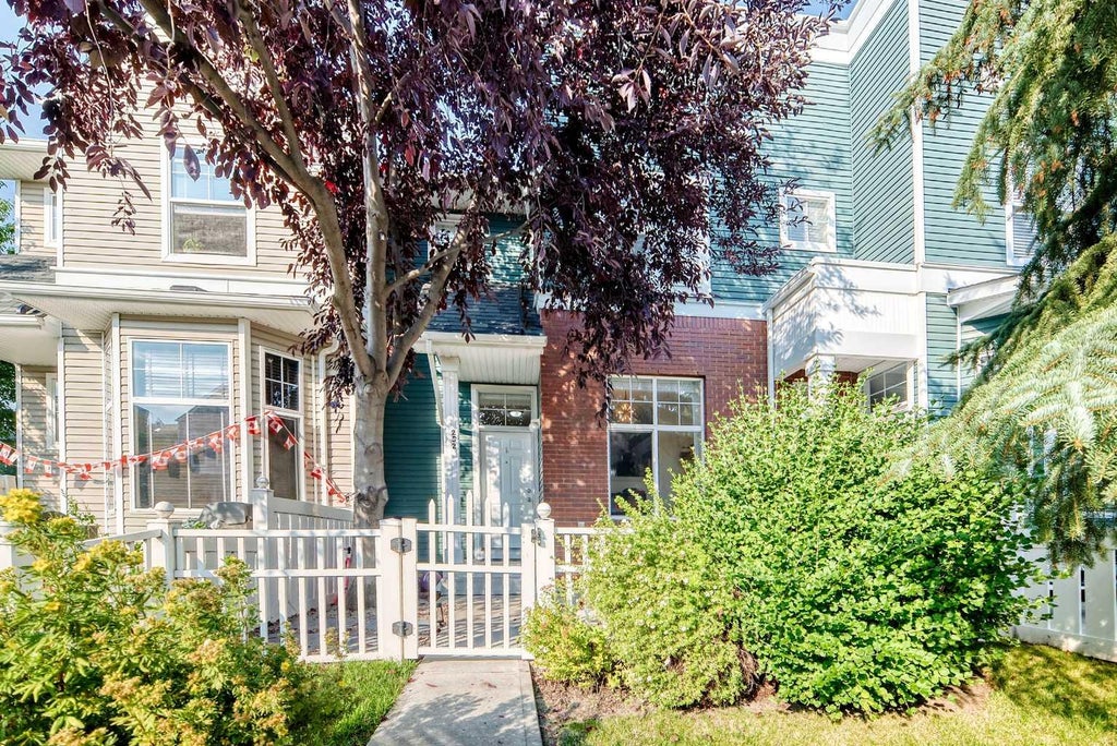 Photo of 252 McKenzie Towne Link SE, Calgary, AB T2Z 4G3 (MLS # A2338212)