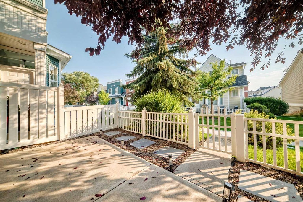 Photo of 252 McKenzie Towne Link SE, Calgary, AB T2Z 4G3 (MLS # A2338212)