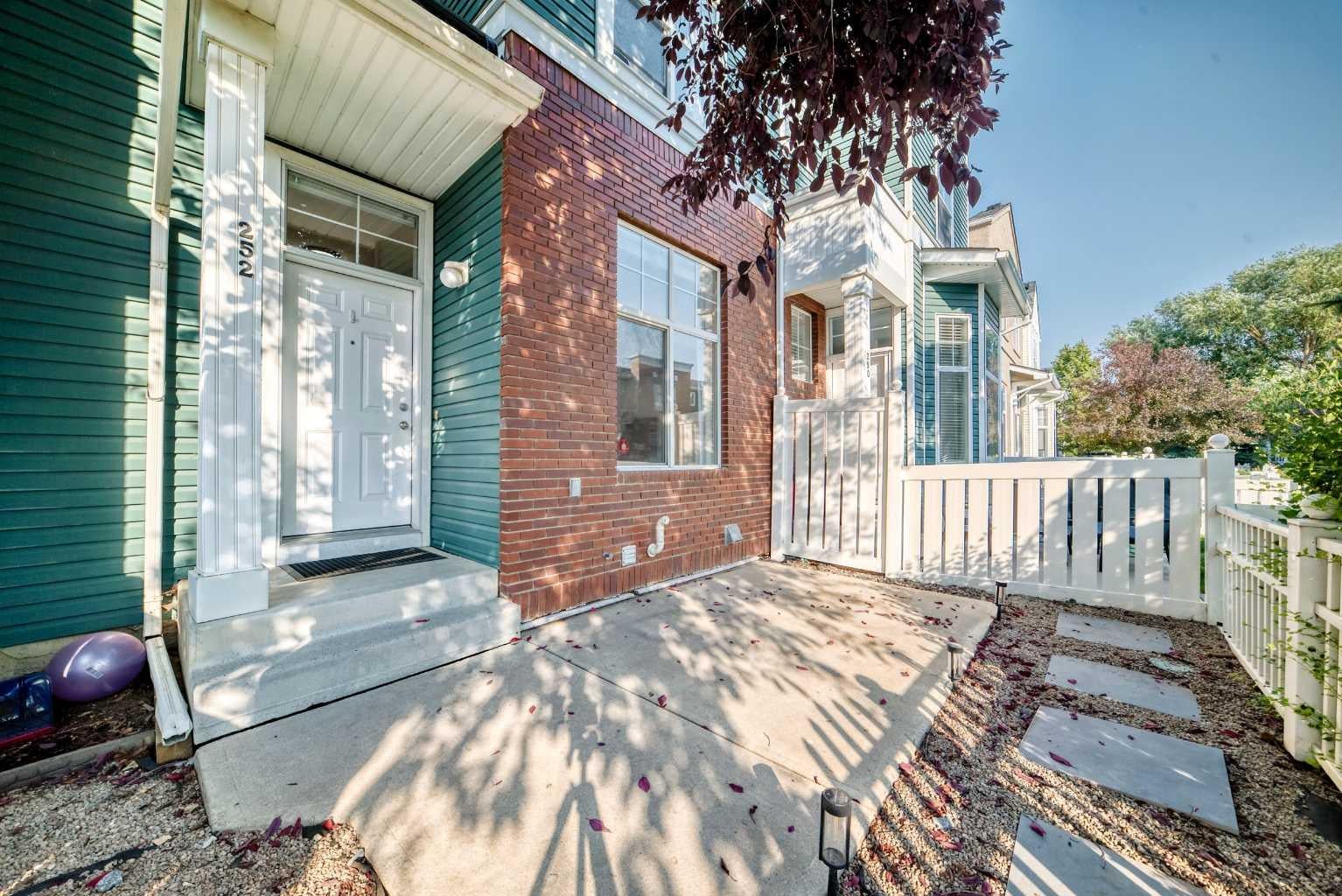 252 McKenzie Towne Link SE