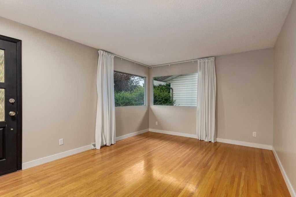 Photo of 30 Hutton Place SW, Calgary, AB T2V 3B6 (MLS # A2336909)