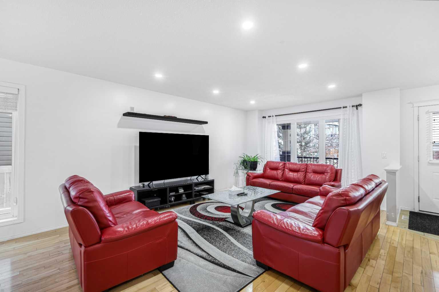 102 Evansford Grove NW