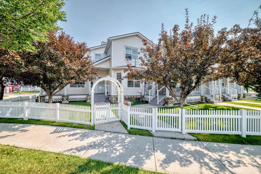 Photo of 38 Country Village Landing NE, Calgary, AB T3K 5K1 (MLS # A2341083)