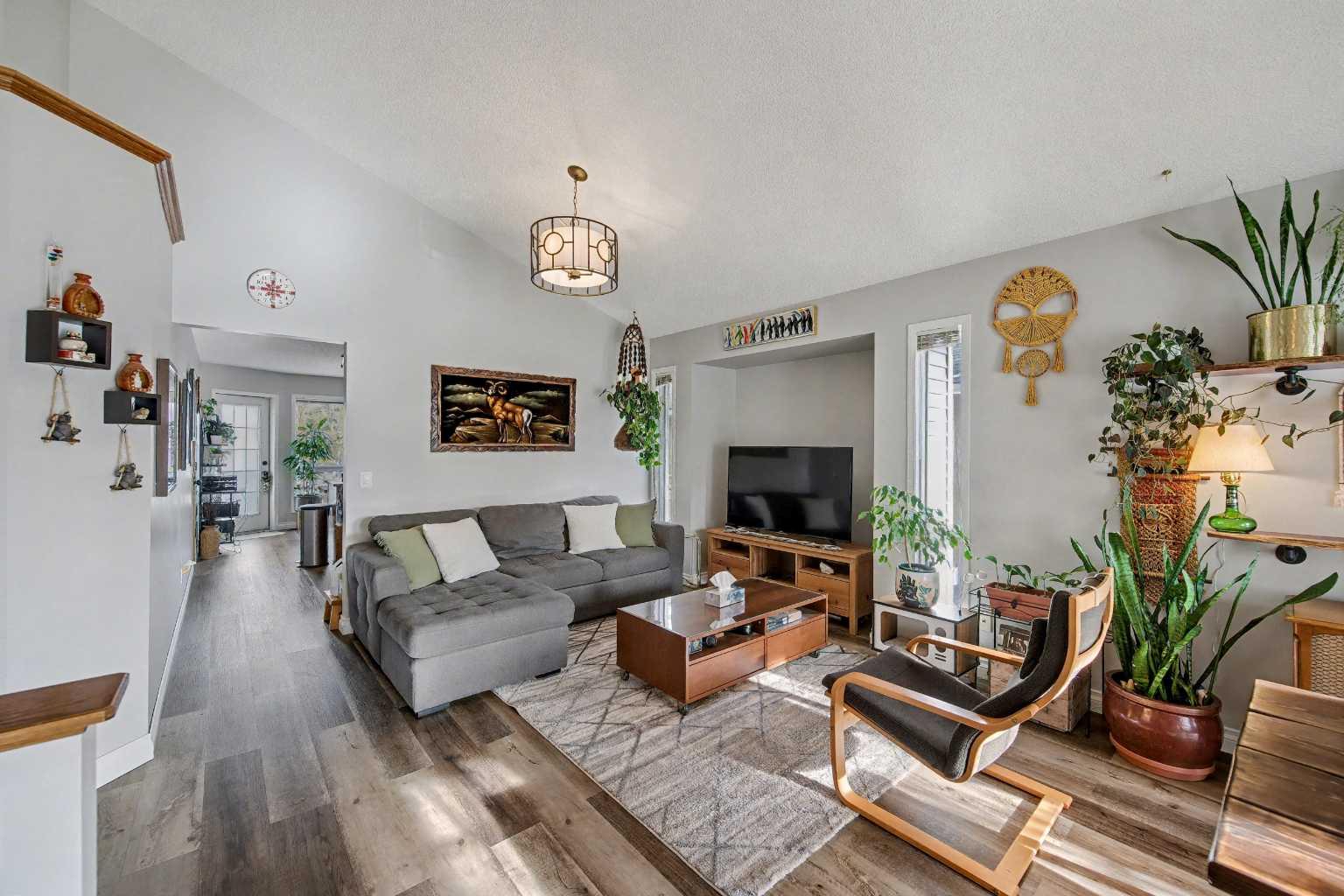 184 Harvest Hills Drive NE