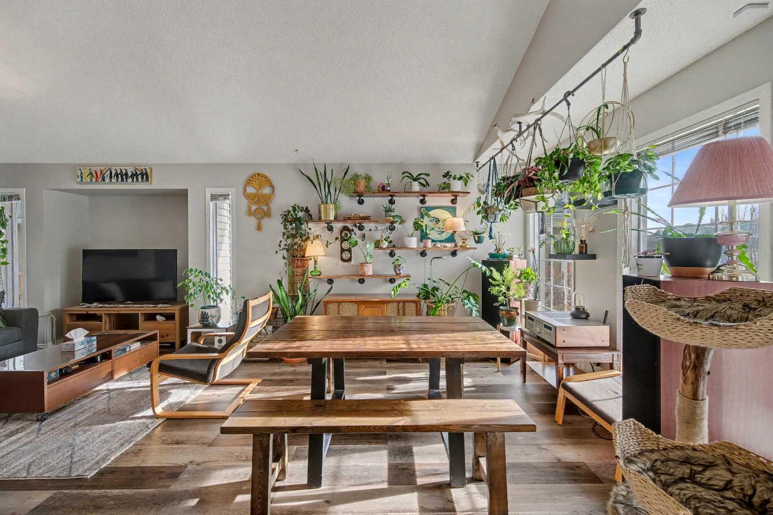 184 Harvest Hills Drive NE