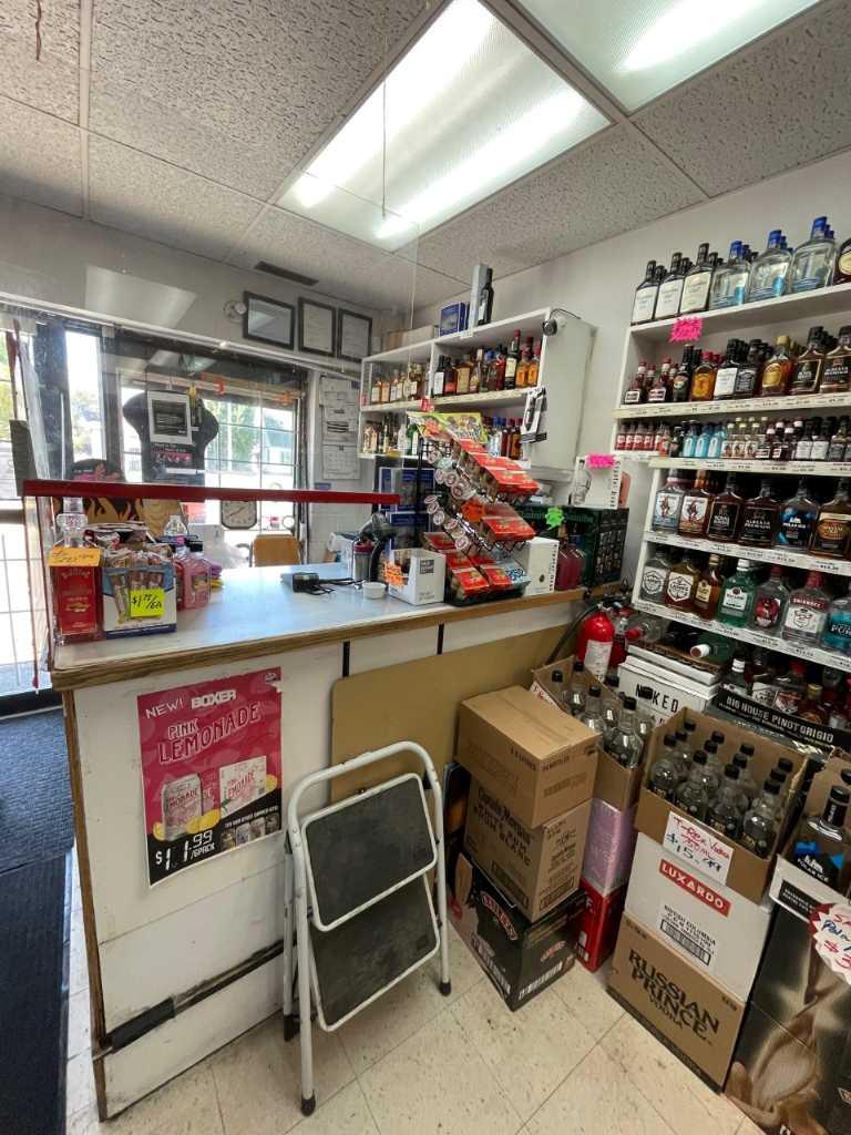 123 Centre Street NE 123
