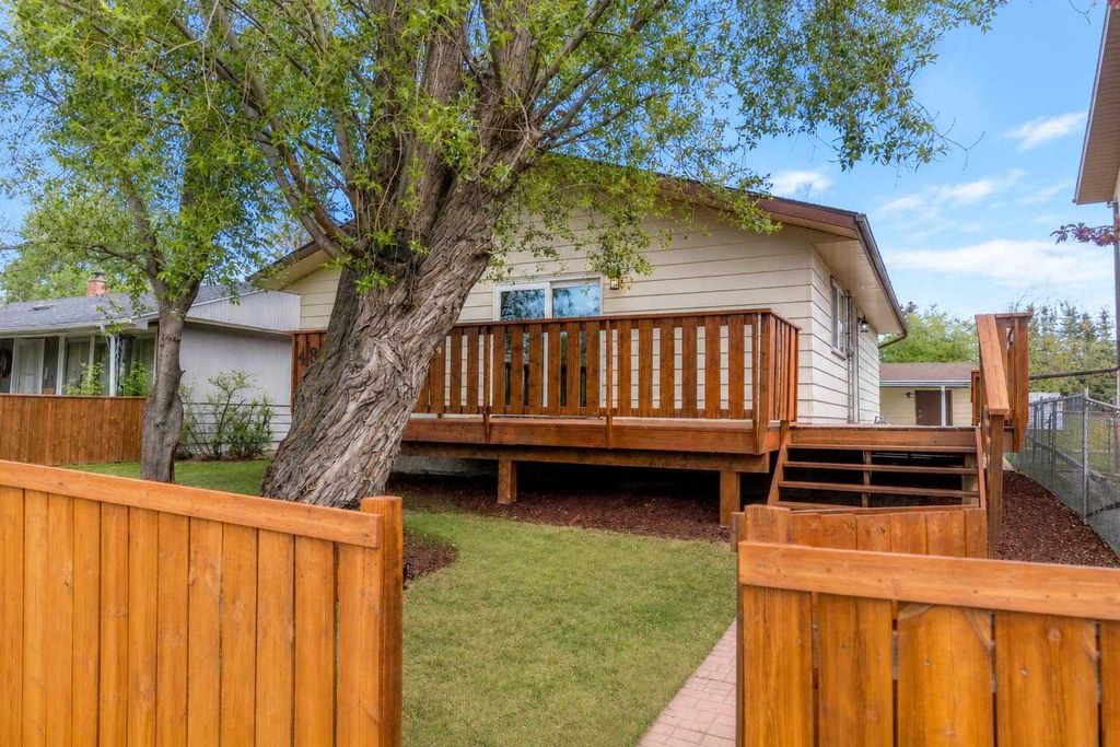 Photo of 4811 47 Street, Rocky Mountain House, AB T4T 1C3 (MLS # A2316303)