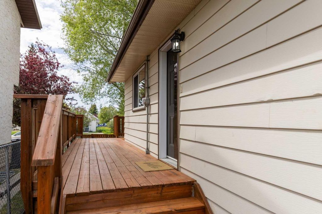 Photo of 4811 47 Street, Rocky Mountain House, AB T4T 1C3 (MLS # A2316303)