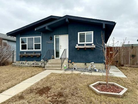 716 Bankview Drive Drumheller AB T0J 0Y5