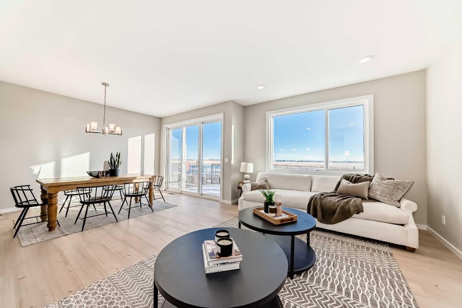 72 Lewisburg Close NE