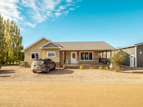 Photo of 462 Sunset Drive, Rural Vulcan County, AB T0L 1G0 (MLS # A2353002)