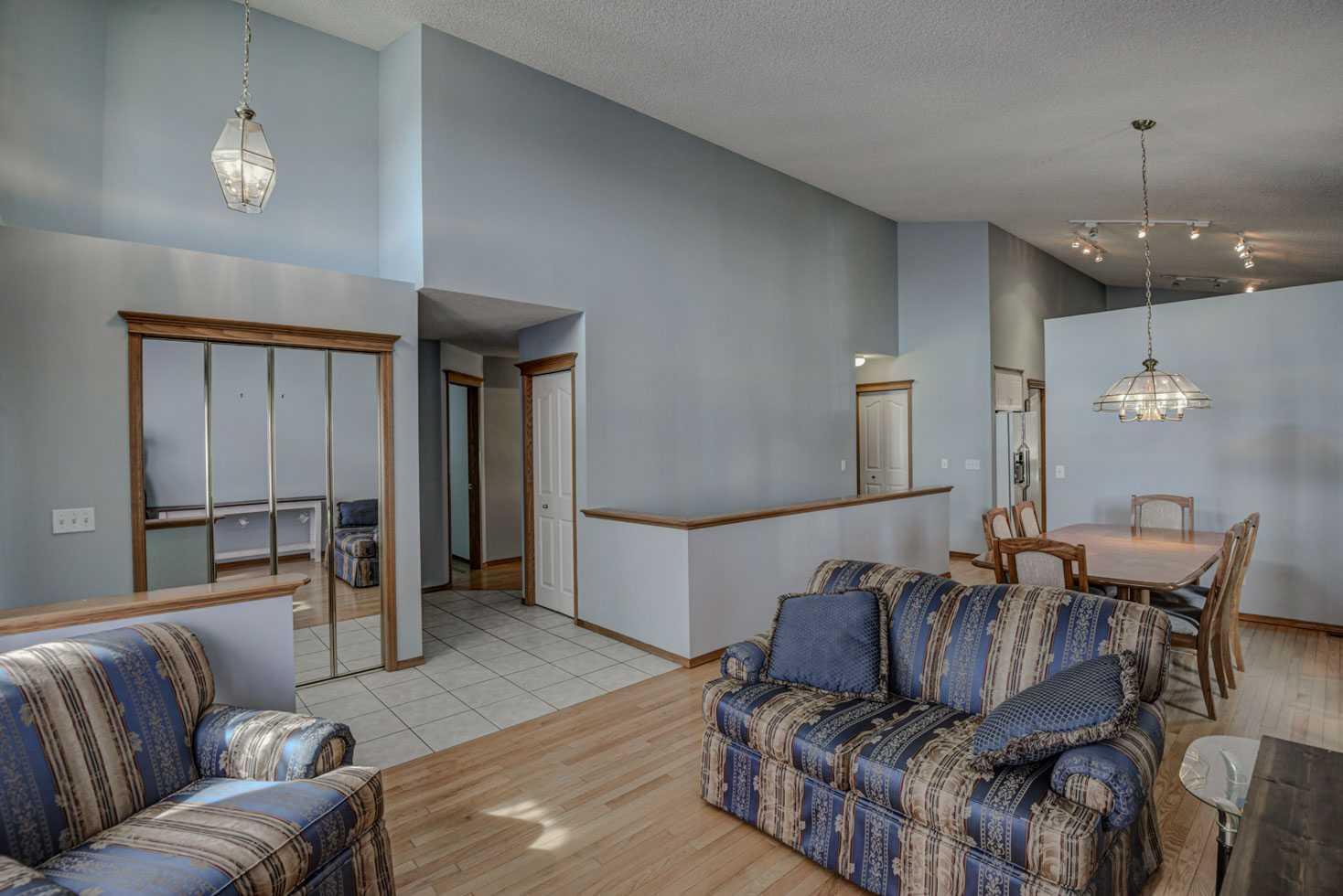 606 DIAMOND Court SE