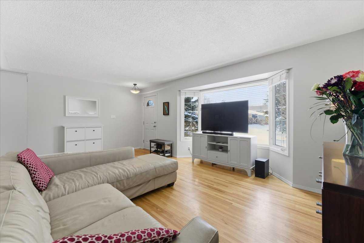 140 Waterloo Drive SW