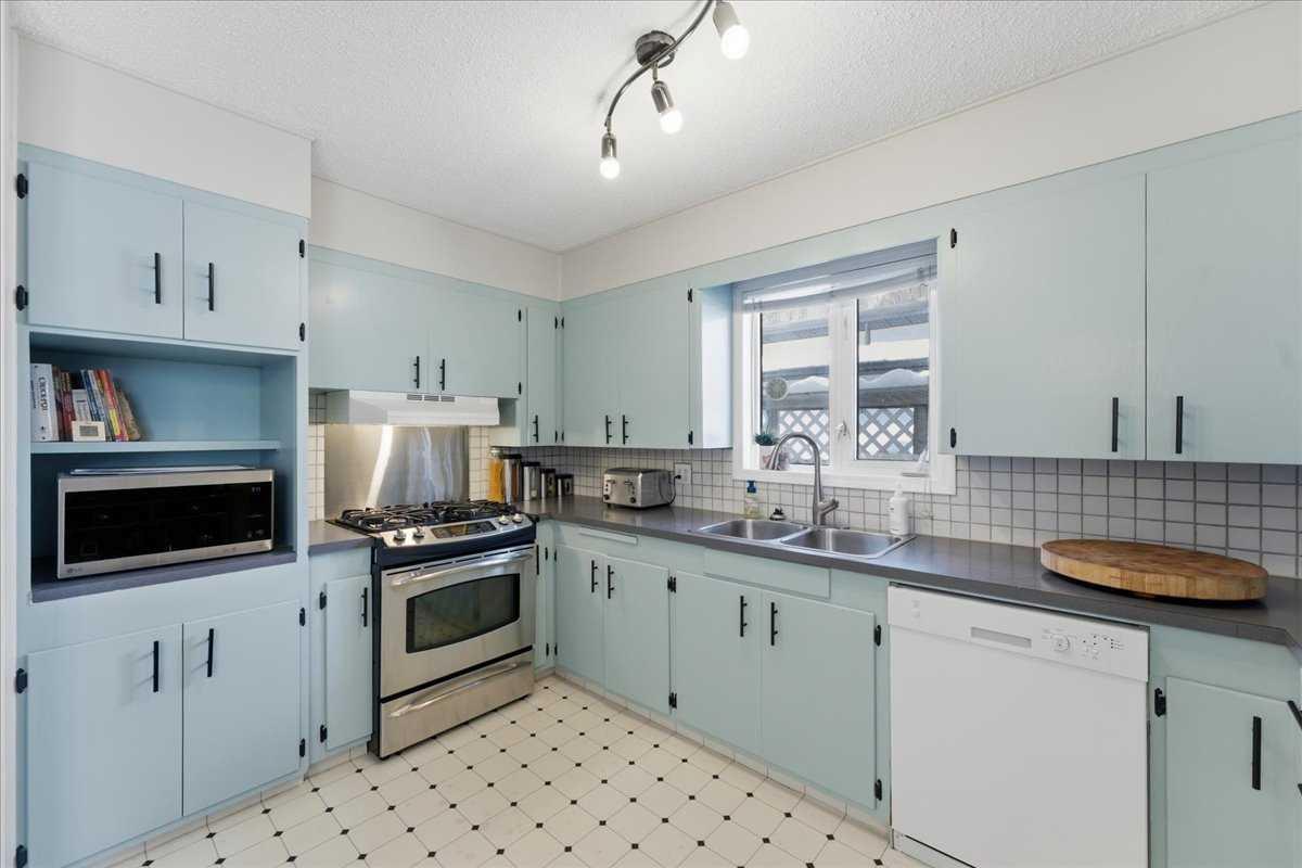 140 Waterloo Drive SW