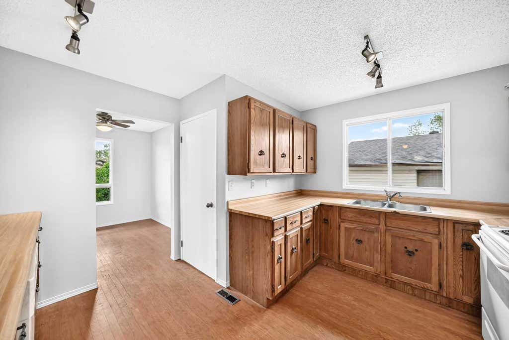 Photo of 119 Ranchlands Crescent NW, Calgary, AB T3G 1N6 (MLS # A2312559)