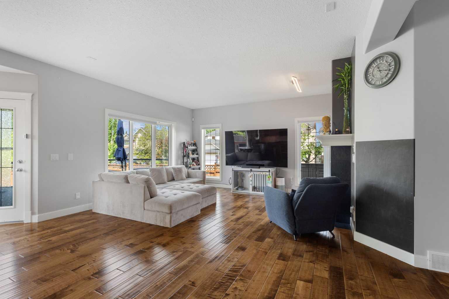 23 Strathlea Crescent SW