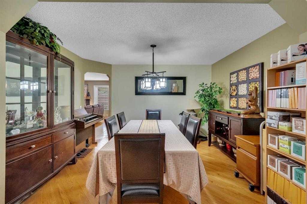 166 Somerset Drive SW